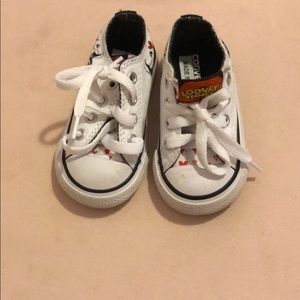 Baby girl looney tunes converse size 4